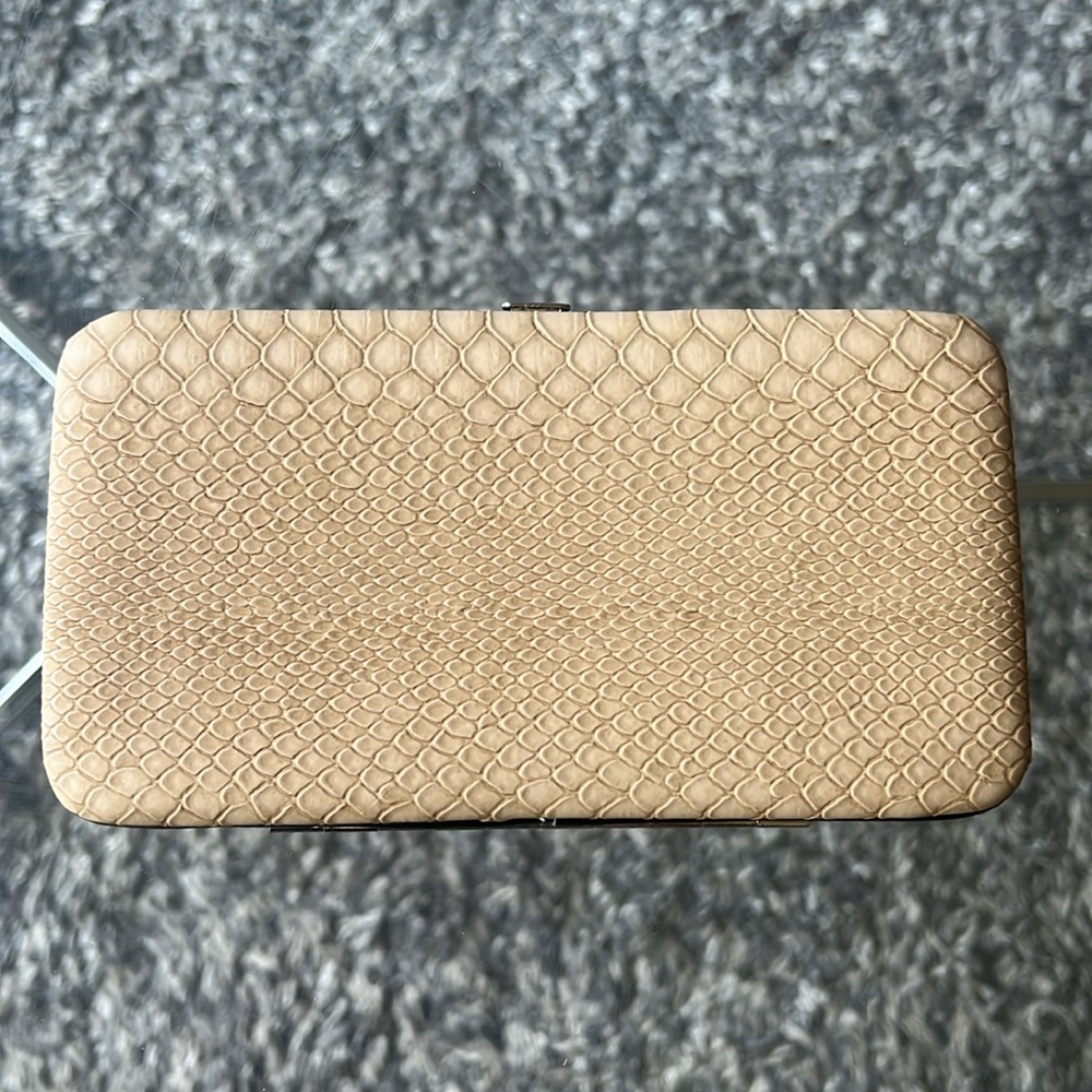 Nwt Beige Python Snakeskin Embossed Clasp Cluth - image 2